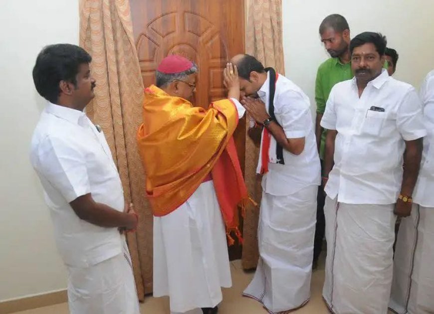 பேராயர் எஸ் ஆரோக்கியராஜ் அதிமுக வேட்பாளர் ஆசி பெற்றார்