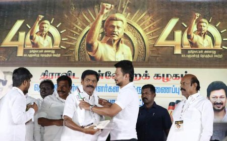 விக்கிரவாண்டி இடைத்தேர்தலில் சிறப்பாக உழைத்த மயிலாடுதுறை தொகுதி பொறுப்பாளர் ஜித்து என்கிற   ராஜரத்தினத்தை  பாராட்டிய அமைச்சர் உதயாநிதி ஸ்டாலின்