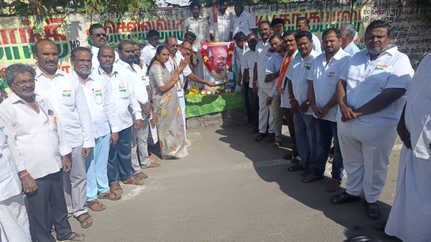 76 வது குடியரசு தினத்தை முன்னிட்டு  காங்கிரஸ் கட்சி அலுவலகத்தில் கொடியேற்றம்