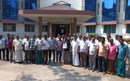 மூடப்பட்ட  மணல் குவாரியை உடனே திறக்க வேண்டி லாரி உரிமையாளர் சங்கம் மனு அளித்தனர்