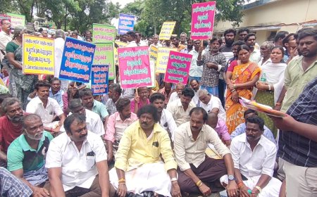 சேலம் அருகே ரயில்வே சுரங்கப்பாதை அமைத்து தர வலியுறுத்தி ஆயிரத்திற்கும் மேற்பட்ட கிராம மக்கள் ரயில் நிலையத்தை முற்றுகையிட்டு தர்ணா போராட்டத்தில் ஈடுபட்டுள்ளனர்