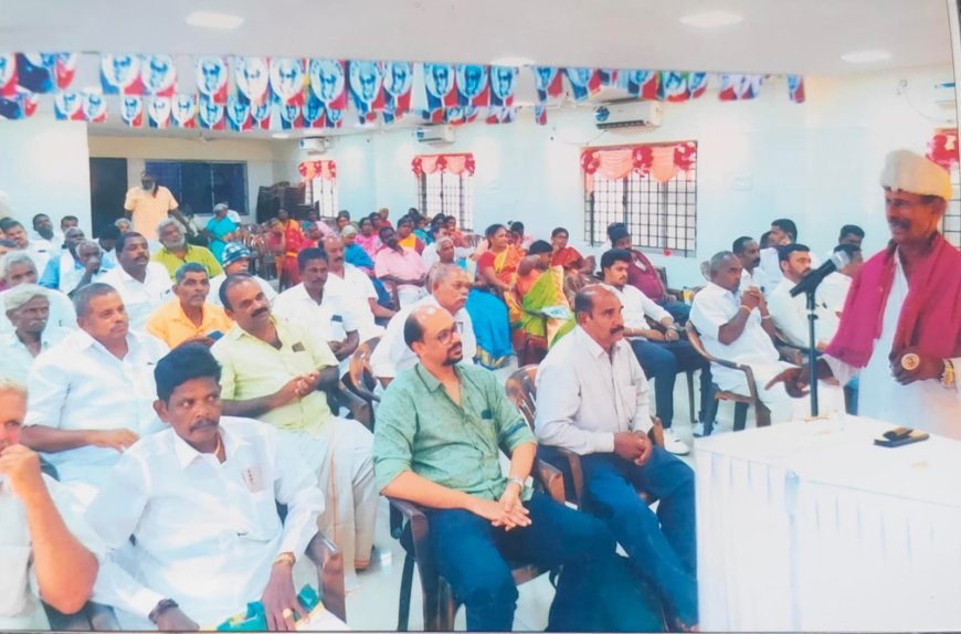 சேலம் லட்சுமி நகர் எம்ஜிஆர் கழக அலுவலகத்தில் சேலம் மாவட்ட எம் ஜி ஆர் கழக ஆலோசனை கூட்டம் மாவட்ட செயலாளர் கே எம் ஆறுமுகம் தலைமையில் நடைபெற்றது