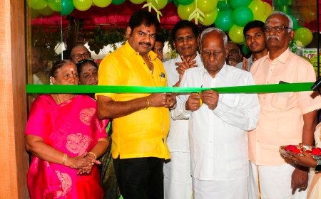 திருச்சி சத்திரம் பஸ் நிலையம் அருகே ராம்ராஜ் காட்டன் புதிய ஷோரூம் திறப்பு