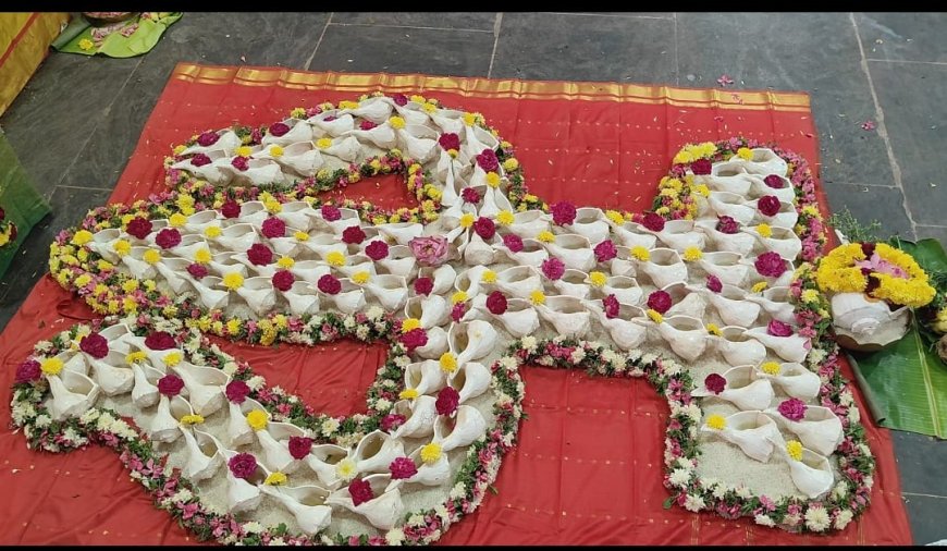 சேலம் கோட்டை  மாரியம்மன் கோவில் 108 சங்காபிஷேகம் செய்து சிறப்பு பூஜை நடைபெற்றது