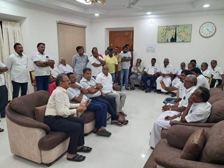 50-க்கும் மேற்பட்ட சாயப்பட்டறைகள் அமைக்க திட்டமிட்டுள்ளதை நிறுத்த வேண்டும் -  பொதுமக்கள் மனு