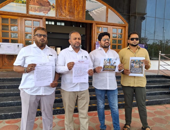 வணிகர்கள் எடுத்து செல்லும் பணத்தின் வரம்பை உயர்த்த வேண்டும் - எஸ்டிபிஐ வர்த்தக அணி சார்பில் திருச்சி மாவட்ட தேர்தல் அலுவலரிடம் கோரிக்கை.